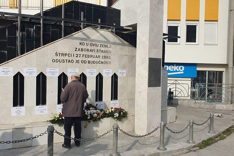 Žrtavama zločina u Štrpcima u Prijepolju je podignut spomenik (Foto: PP Media)