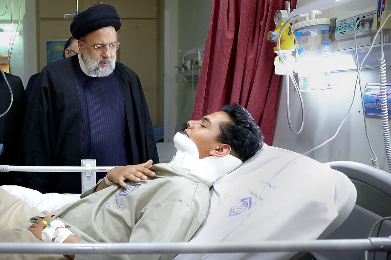 Iranski predsjednik Ebrahim Raisi u posjeti ranjenim (Foto: EPA-EFE)
