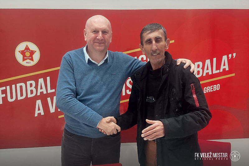 Čelnici dva kluba potpisali ugovor (Foto: FK Velež Mostar)