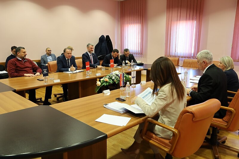 Detalj sa jučerašnjeg sastanka u Mostaru gdje se razgovaralo i o Izbornom zakonu (Foto: HDZ)