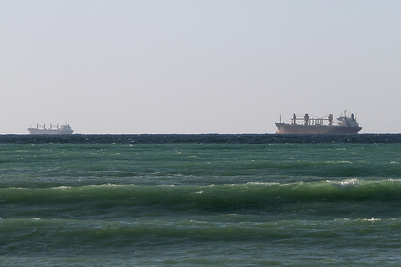 Brodovi u prolasku kroz Hormuški tjesnac (Foto: EPA-EFE)