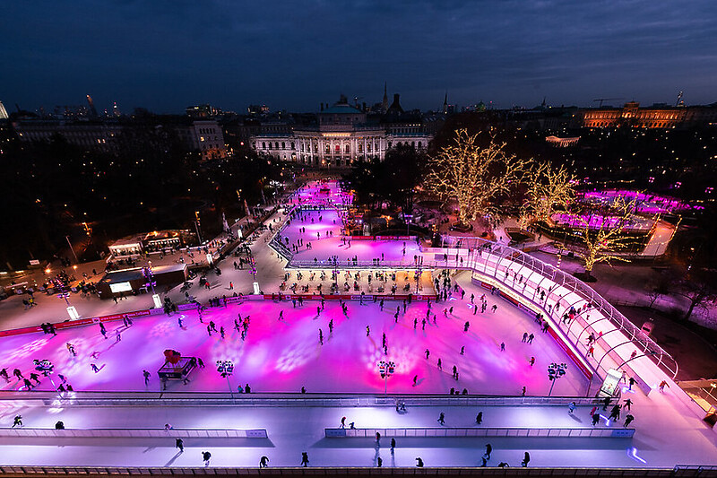 Klizalište na bečkom trgu Rathausplatz (Foto: Stadtwienmarketing/Johannes Weidl)