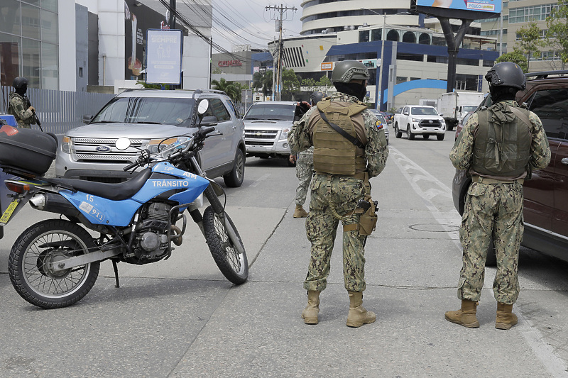 Vojnici patroliraju ulicama Guayaquila, najvećeg grada u Ekvadoru (Foto: EPA-EFE)