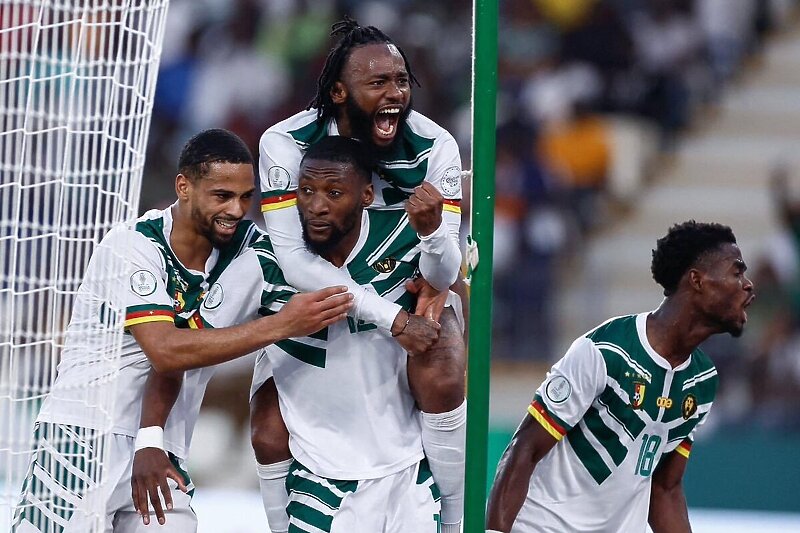 Slavlje nogometaša Kameruna nakon gola (Foto: Twitter)