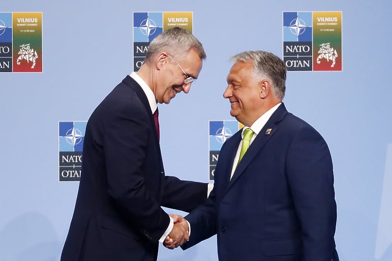 Jens Stoltenberg i Viktor Orban na jednom od ranijih susreta tokom NATO samita (Foto: EPA-EFE)