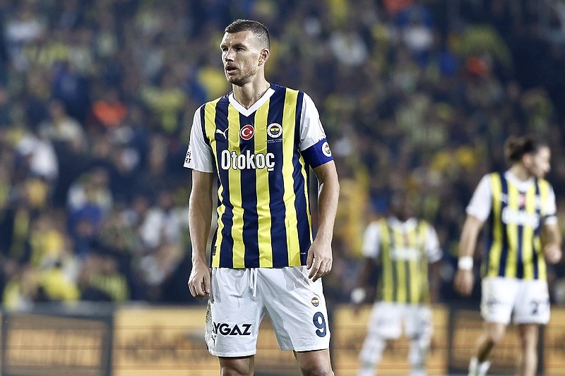 Džeko predvodio Fenerbahče kao kapiten (Foto: Fenerbahce)