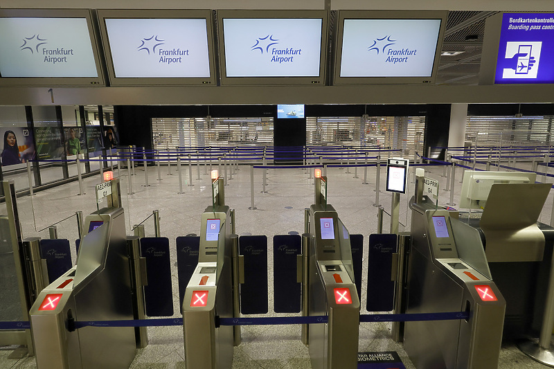 Zatvoren ulaz tokom štrajka aerodromskom osoblja na aerodromu u Frankfurtu (Foto: EPA-EFE)