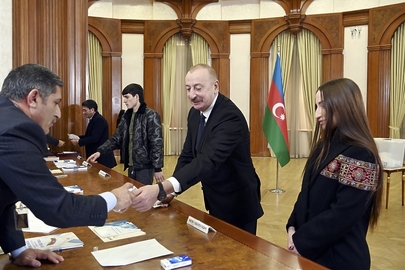 Ilham Aliyev na današnjem glasanju na predsjedničkim izborima (Foto: EPA-EFE)