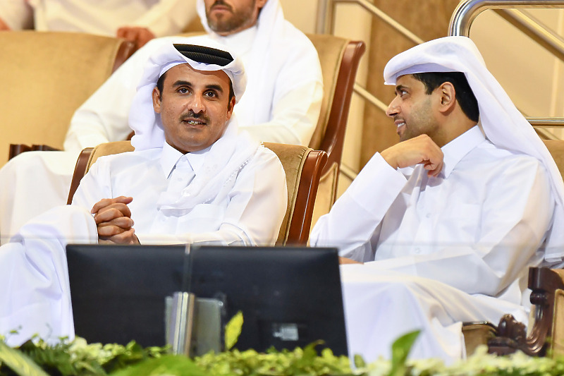 Vlasnik PSG-a Nasser Al-Khelaifi (desno) u društvu katarskog Emira Tamim bin Hamad Al Thanija (Foto: EPA-EFE)