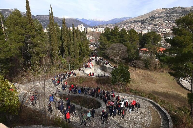 Antifašistima zabranjena šetnja Mostarom (Foto: Pixsell/Denis Kapetanovic)