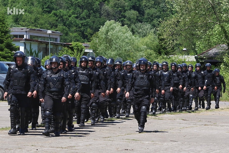 Policijski službenici MUP-a TK (Foto: A. K./Klix.ba)