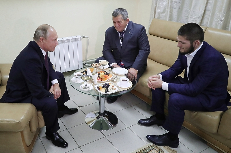 Putin sa Habibom i njegovim ocem Abdulmanapom (Foto: EPA-EFE)