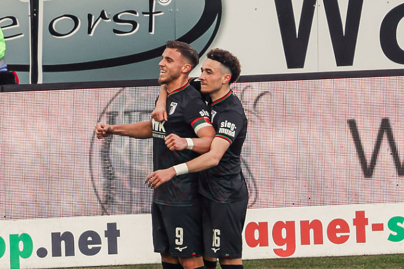 Demirović slavi jedan od pogodaka (Foto: FC Augsburg)