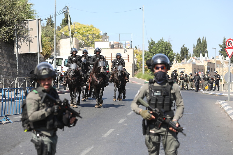 Izraelska policija patrolira kvartom Wadi Al Joz u starom gradu u Jerusalemu (Foto: EPA-EFE)