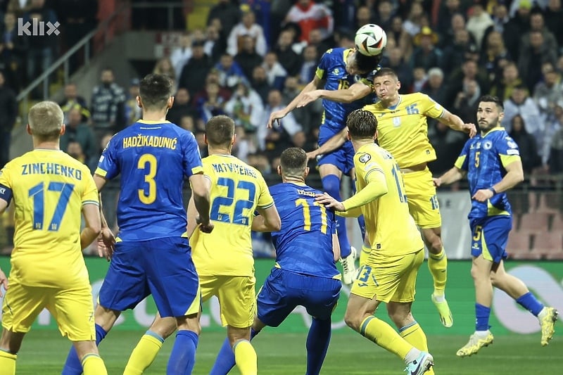 Detalj s utakmice BiH i Ukrajine u polufinalu baraža u Zenici (Foto: I. L./Klix.ba)