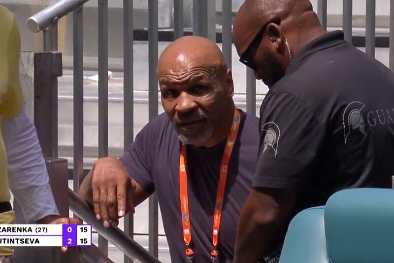 Mike Tyson tokom meča na Mastersu u Miamiju (Foto: Screenshot)