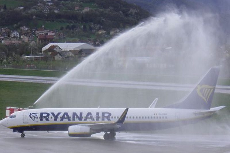 Prvi avion Ryanaira koji je sletio u Sarajevo (Foto: Instagram/Jasmin.lokmic)