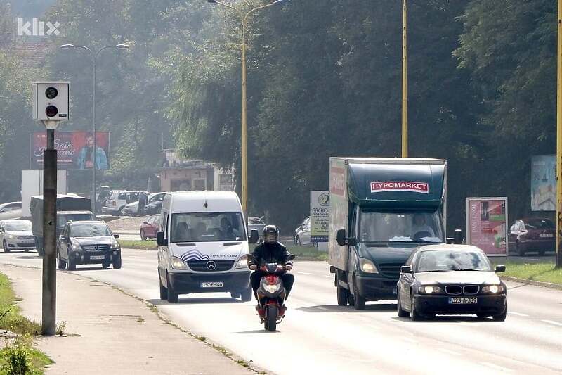 Tuzlanske ceste su u katastrofalnom stanju (Foto: A. K./Klix.ba)
