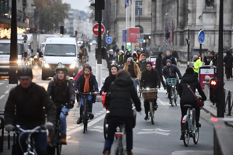 Pariske vlasti investiraju desetine miliona eura u biciklističku infrastrukturu (Foto: EPA-EFE)