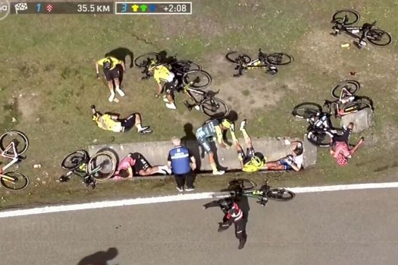 Težak pad najboljih biciklista svijeta (Foto: Screenshot)