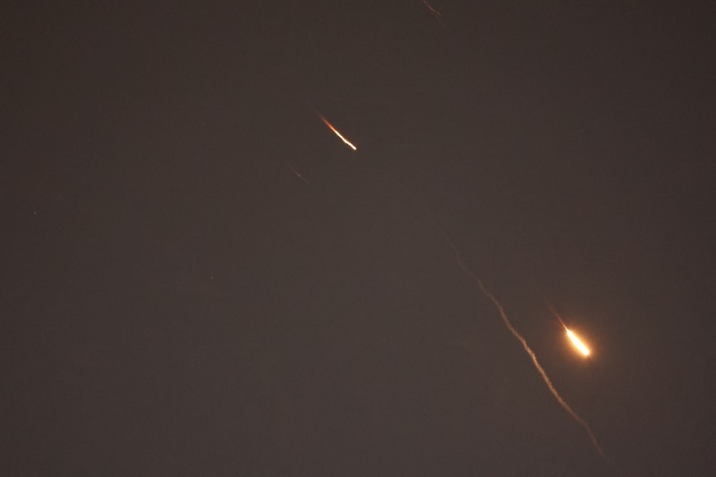 Presretanje raketa i letjelica na nebu iznad Izraela (Foto: EPA-EFE)