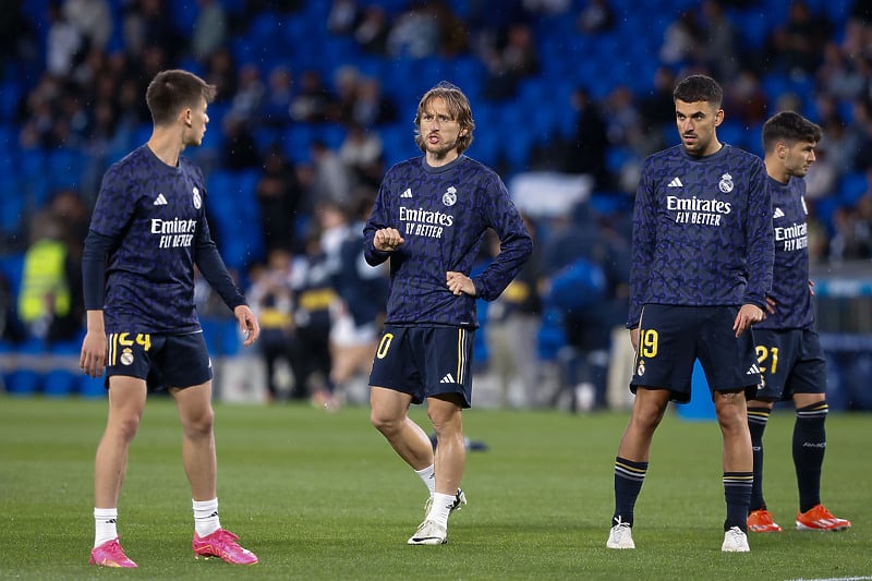 Guler i Modrić na zagrijavanju pred utakmicu (Foto: EPA-EFE)