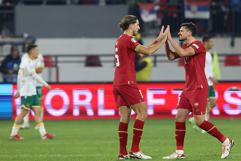 Babić (lijevo) slavi gol koji je Srbiju odveo na Euro (Foto: EPA-EFE)