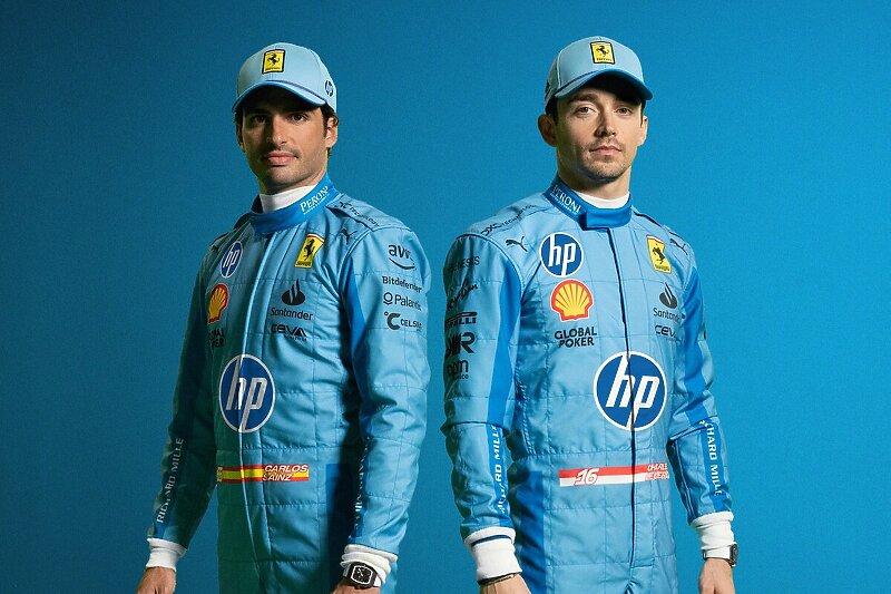 Vozači italijanskog tima u plavim uniformama (Foto: Ferrari)