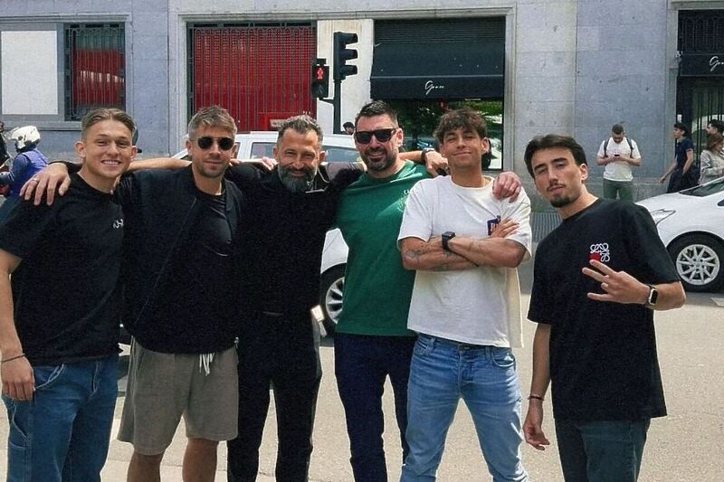 Hasan Salihamidžić sa sinom Nickom i prijateljima prije utakmice u Madridu (Foto: Instagram)