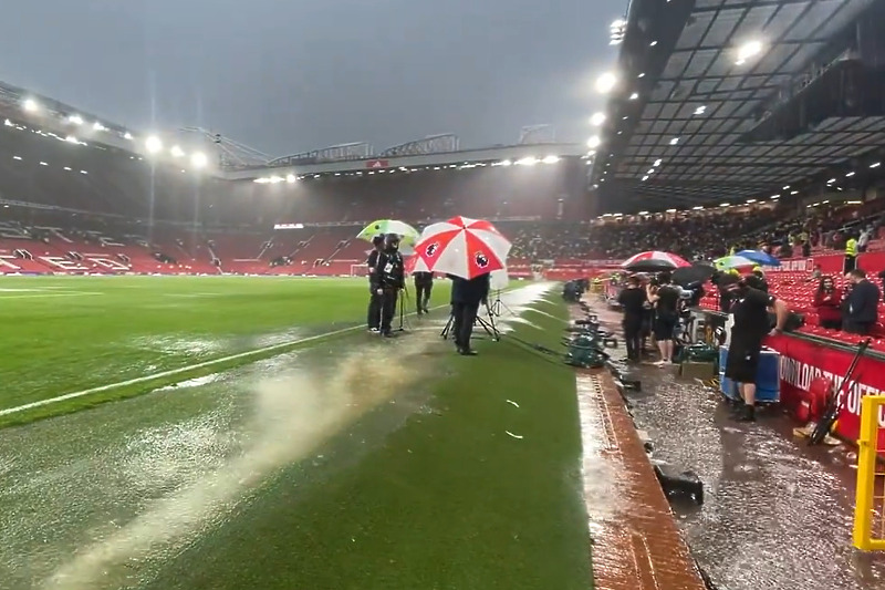 Old Trafford nakon velikih padavina (Foto: Screenshot)