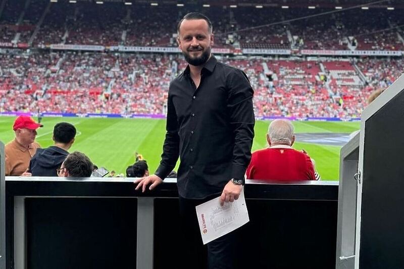 Elvis Bašanović na Old Traffordu (Foto: Twitter)