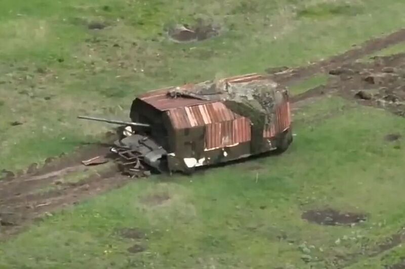Ruski tenk-kornjača na ukrajinskom ratištu (Foto: Twitter)