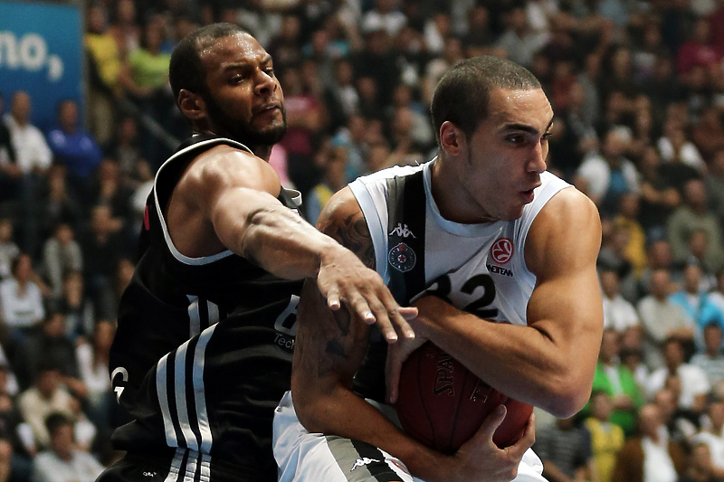 Drew Gordon (desno) dok je igrao za Partizan (Foto: EPA-EFE)