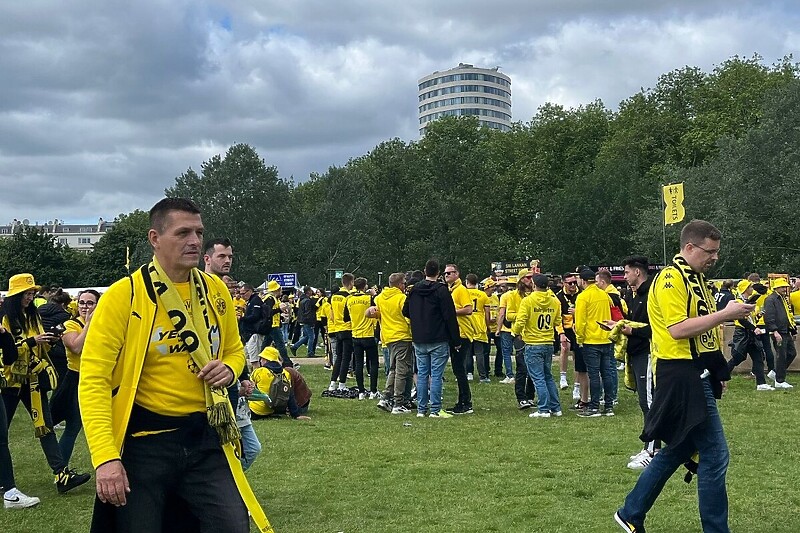 Desetine hiljada Nijemaca stiglo je u London (Foto: Twitter)