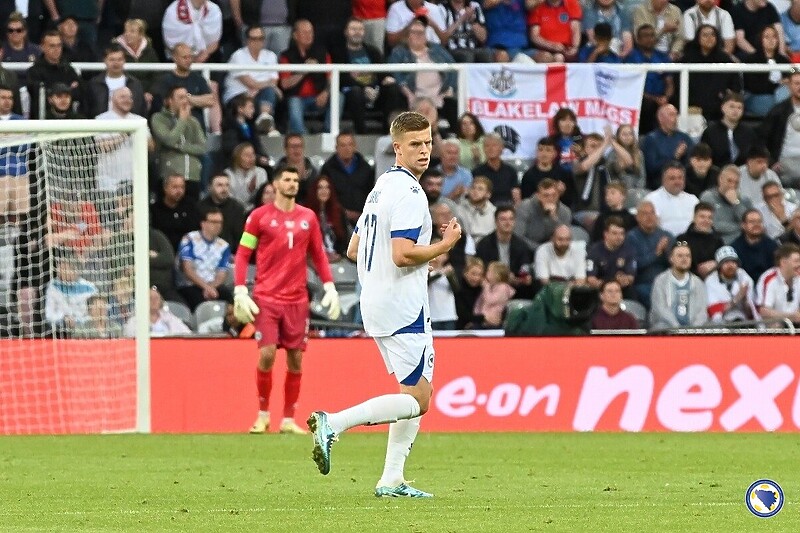 Dženis Burnić na utakmici protiv Engleske (Foto: NS BiH)