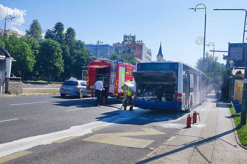 Požar u Centrotransovom autobusu u Sarajevu (Foto: Klix.ba)