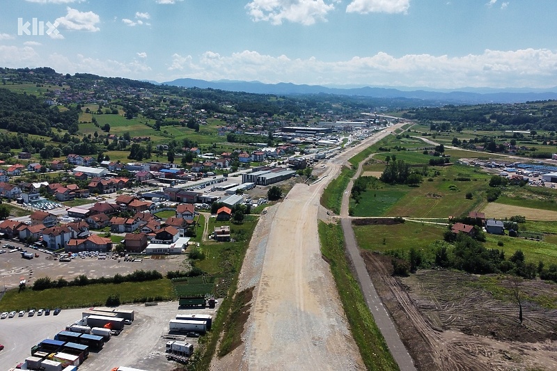 Trasa koja prolazi kroz poslovnu zonu Jelah-Tešanj (Foto: E. M./Klix.ba)