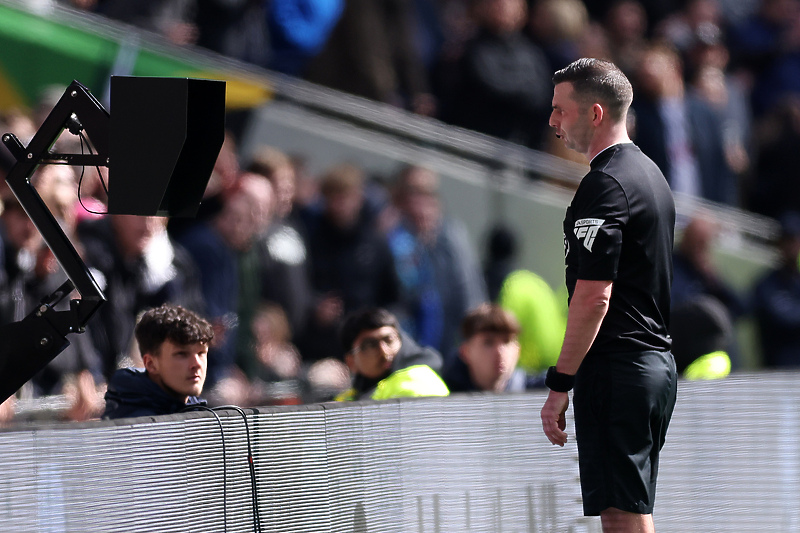 Engleski arbitar Michael Oliver jedan je od kandidata za finalnu utakmicu (Foto: EPA-EFE)