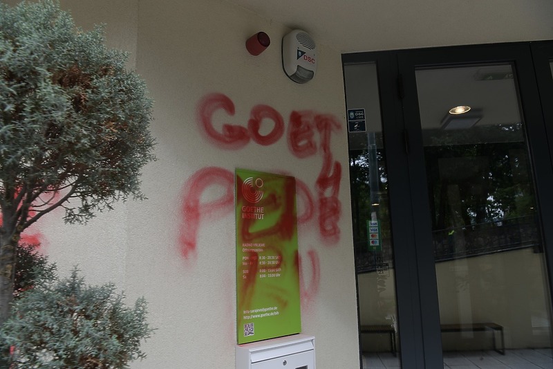 Uvredljivi grafit na zgradi Goethe Instituta u Sarajevo (Foto: RSA)