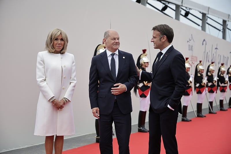 Olaf Scholz i Emmanuel Macron (Foto: EPA-EFE)