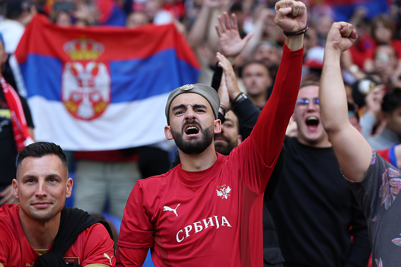 Navijači Srbije na Euru (Foto: EPA-EFE)