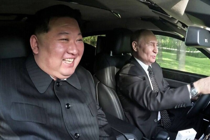 Putin vozao Kima po Pjongjangu u limuzini koju mu je poklonio, vozao je i Kim njega