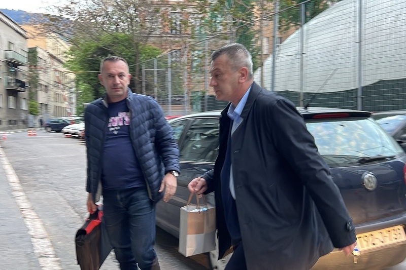 Ibrahim Hadžibajrić prilikom dovođenja u prostorije MUP-a KS