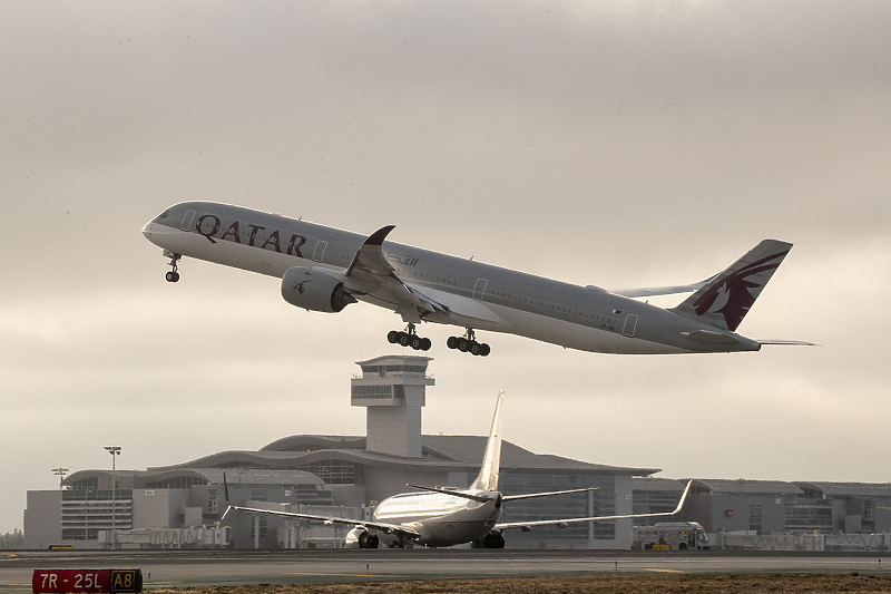 Avion firme Qatar Airways (Foto: EPA-EFE)