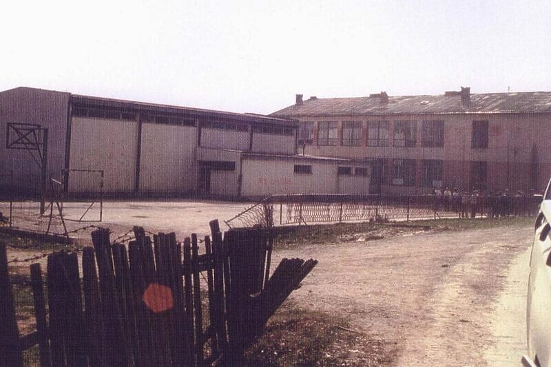 Škola "Grbavci" u Orahovcu gdje su bili zatočeni Bošnjaci (Foto: MKSJ)