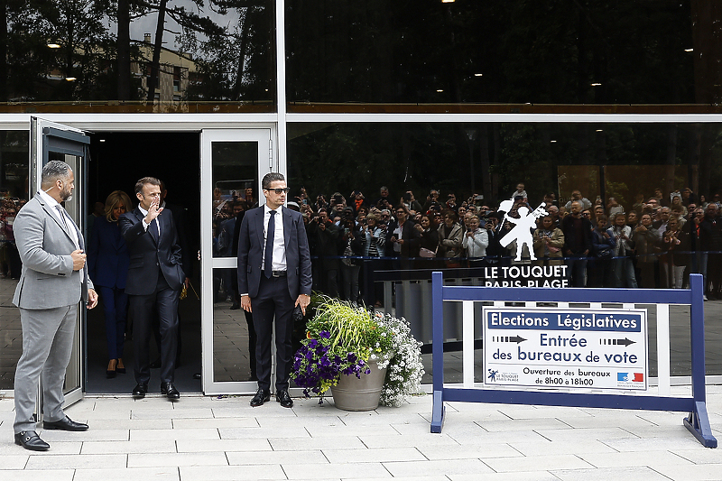 Emmanuel Macron nakon glasanja u drugom krugu parlamentarnih izbora u Francuskoj (Foto: EPA-EFE)