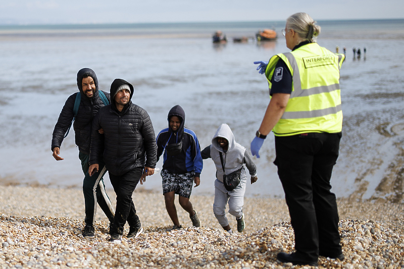 Migranti na obali Velike Britanije (Foto: EPA-EFE)