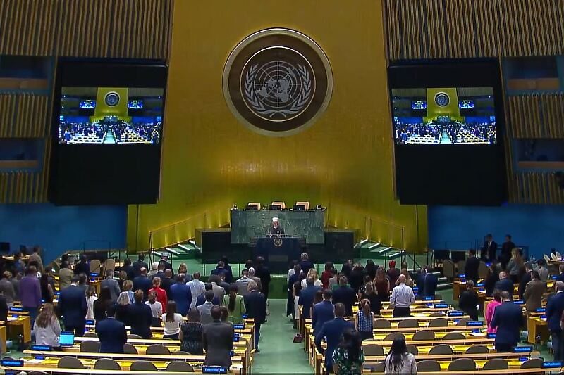 Screenshot iz sale Generalne skupštine UN-a tokom minute šutnje za srebreničke žrtve genocida