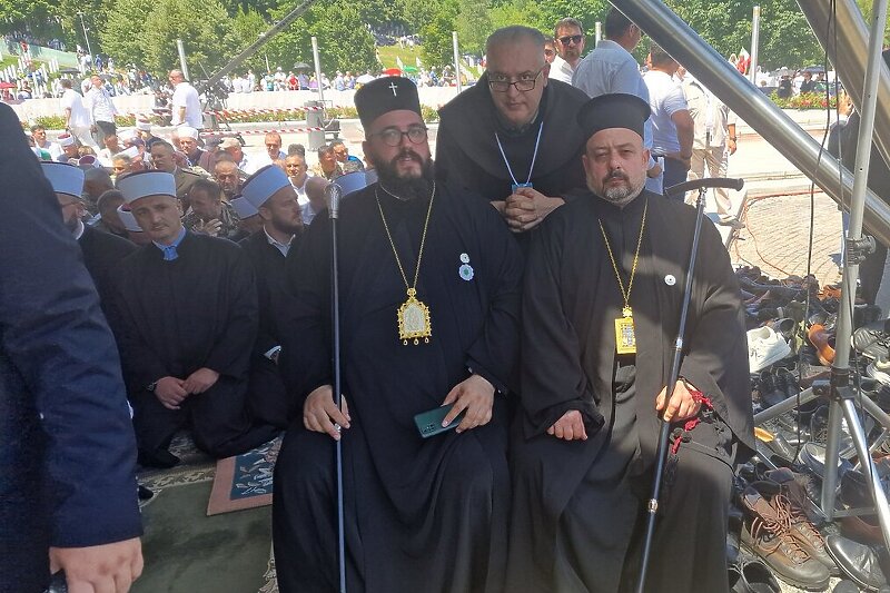 Ninić u društvu mitropolita Borisa i još jednog sveštenika CPC (Foto: X)