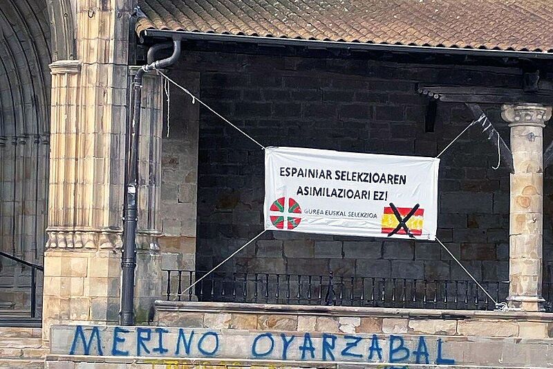 Parola upućena Merinu i Oyarzabal (Foto: Twitter)